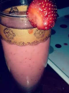 صورة لوصفة سموثي فراولة بارد ومنعش😚🍓🍓