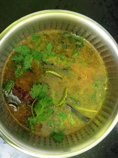 கற்பூரவள்ளி ரசம் (Karpooravalli rasam recipe in tamil) செய்முறை முக்கிய புகைப்படம்