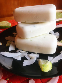 Una foto de Helados de coco y lima