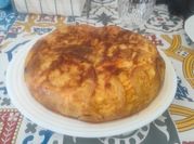 Una foto de tortilla de patatas con cebolla
