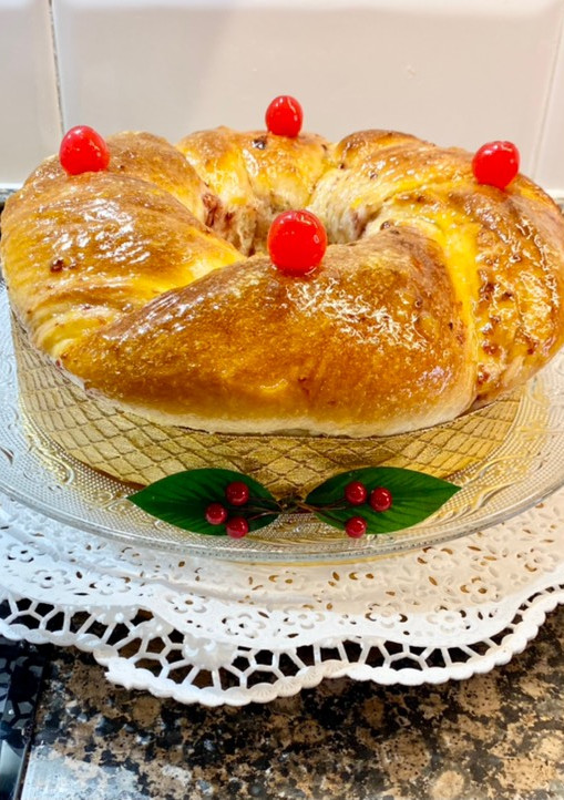 Una foto de Brioche navideño con mermelada de frambuesas