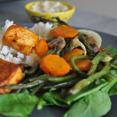 A picture of Tofu Veggie Bowl with Cashew Sauce.