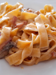 Una foto de Tallarines carbonara
