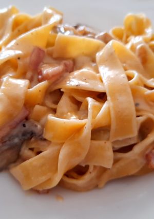 Una foto de Tallarines carbonara