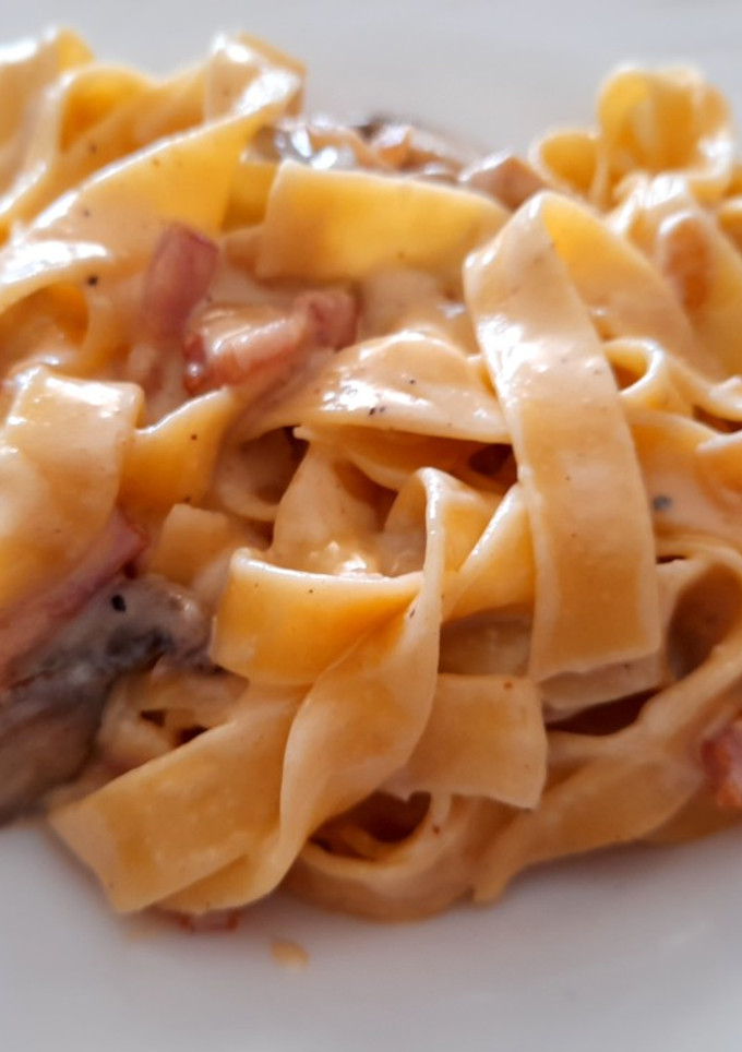 Una foto de Tallarines carbonara