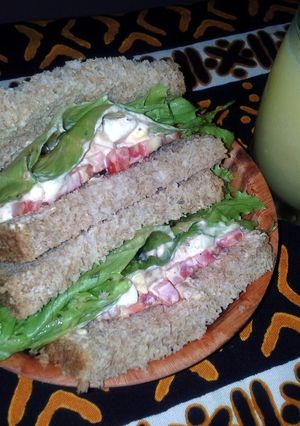 A picture of Egg, corned beef and mayo sandwich.