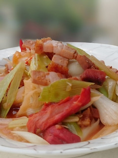 A picture of Chinese Leeks With Roasted Pork In Chinese Wine.