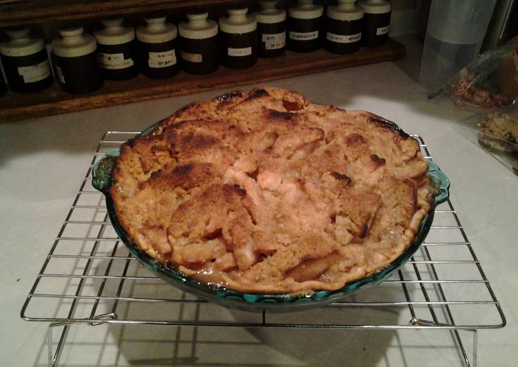 Steps to Prepare Homemade Old Fashioned Apple Crumb Pie