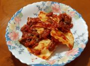 Una foto de ravioles en salsa de tomate