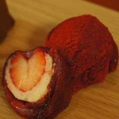 A picture of Heart-Shaped Strawberry & Chocolate Mochi.