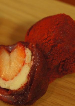 A picture of Heart-Shaped Strawberry & Chocolate Mochi.
