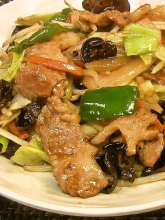 A picture of Chinese Restaurant Style Stir-Fried Meat and Vegetables.
