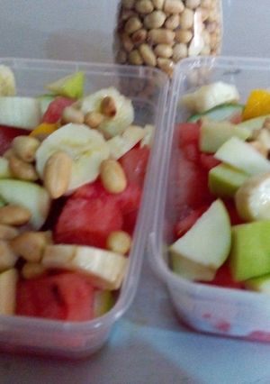 A picture of Fruit salad in condensed milk.