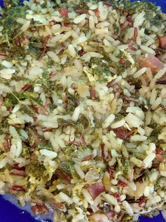 Una foto de Arroz con revuelto de espinacas salteadas y aroma del queso azul