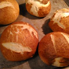 A picture of Soft pretzel rolls.
