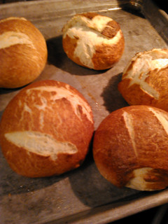 A picture of Soft pretzel rolls.