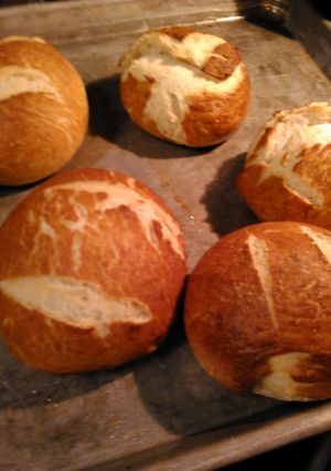A picture of Soft pretzel rolls.
