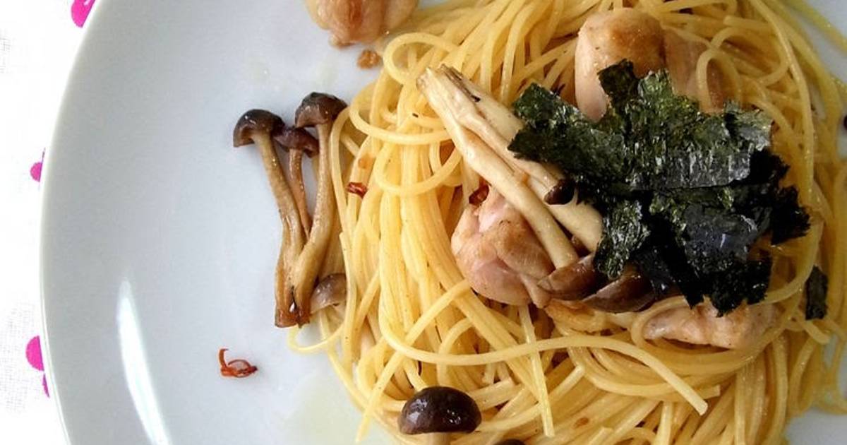 Everyone's Favorite Mushroom and Chicken Pasta with Butter Soy Sauce