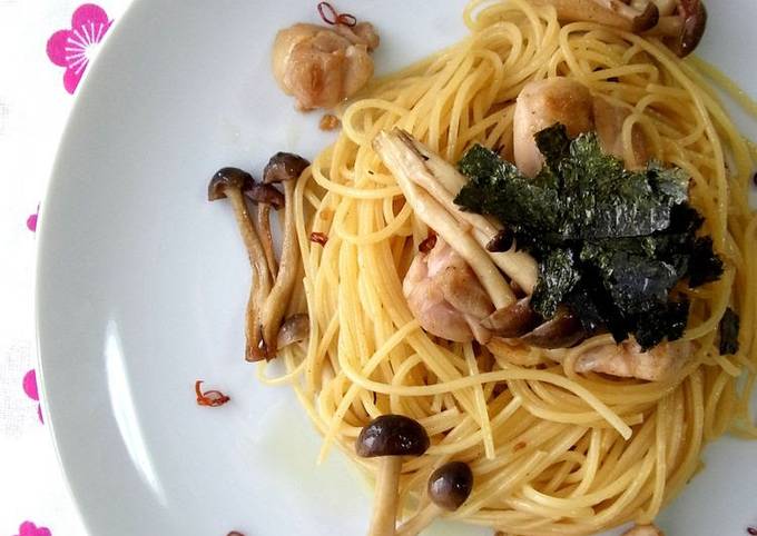 Everyone's Favorite Mushroom and Chicken Pasta with Butter Soy Sauce