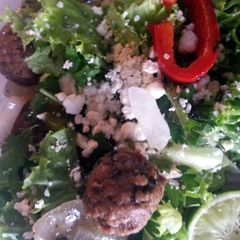 A picture of Turkey Meatball Fetta Salad.