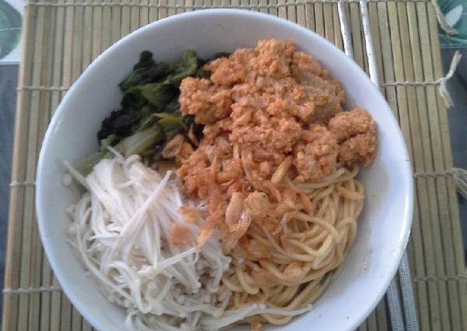 Mie Wortel Ayam Rica