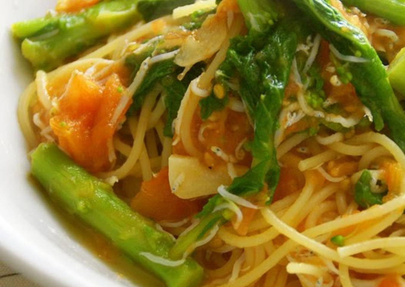 Fresh Tomato Pasta with Broccolini and Shirasu