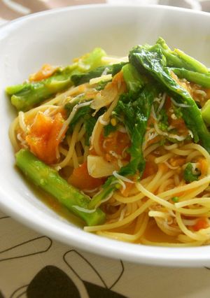 A picture of Fresh Tomato Pasta with Broccolini and Shirasu.