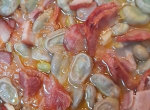 Foto de Favas com Chouriço e Bacon