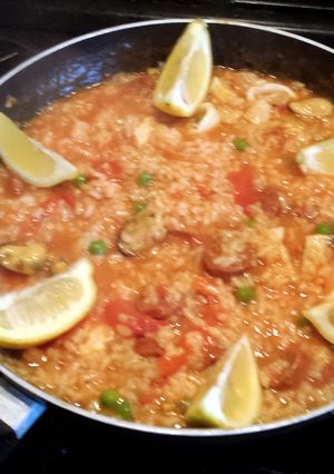 A picture of spanish paella.
