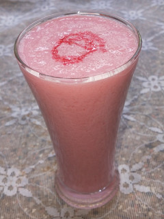 રોઝ લસ્સી (Rose Lassi Recipe In Gujarati) રેસીપી મુખ્ય ફોટો