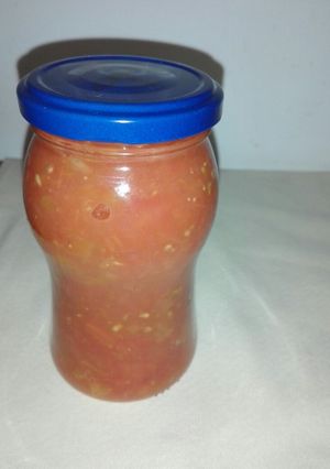 Una foto de Conserva natural de tomates!!!
