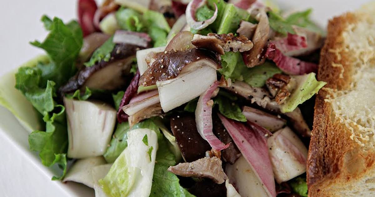 Mixed Endives, Roasted Shiitake Mushrooms, Toasted Pecans, Red Grapes