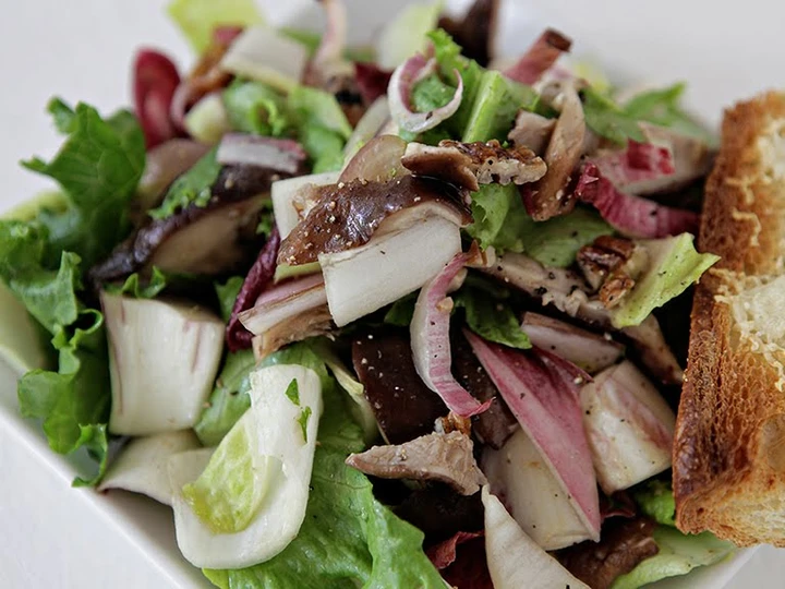 Easy Ways Prepare|Recipe} Mixed Endives, Roasted Shiitake Mushrooms, Toasted Pecans, Red Grapes with Aged Goat Cheese Crostini, Can Pamper Your Tongue