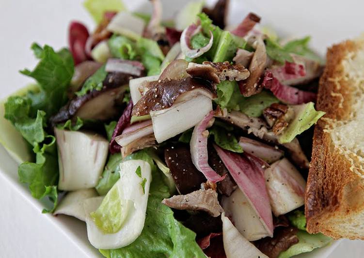 Recipe of Quick Mixed Endives, Roasted Shiitake Mushrooms, Toasted Pecans, Red Grapes with Aged Goat Cheese Crostini