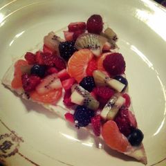 Easy fruit pizza A picture of Easy fruit pizza.
