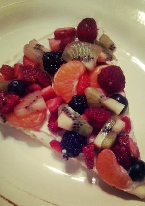 A picture of Easy fruit pizza.
