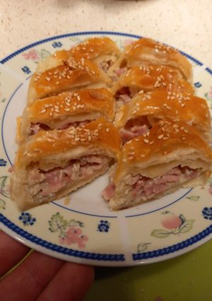 Sonkás sajtos tekercs recept fotója