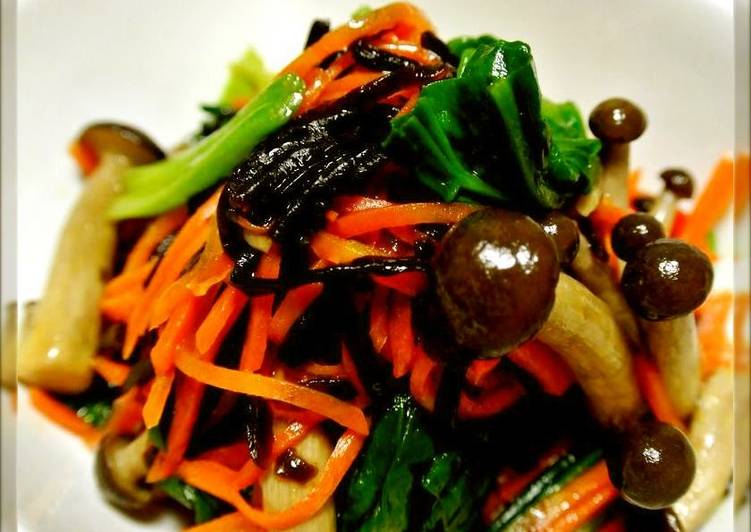 Simple Way to Prepare Super Quick Homemade Spinach, Carrot, and Shimeji Mushroom Namul (Korean-Style Salad) with Salted Kombu Kelp