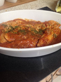 A picture of My Tomato Garlic and Onion Chicken in Wine Sauce 😀💚.