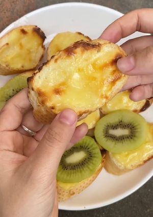 Hình của món Bánh mì sốt phô mai sữa.