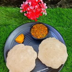 A picture of Chole Bhature.