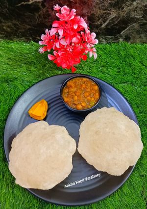 A picture of Chole Bhature.