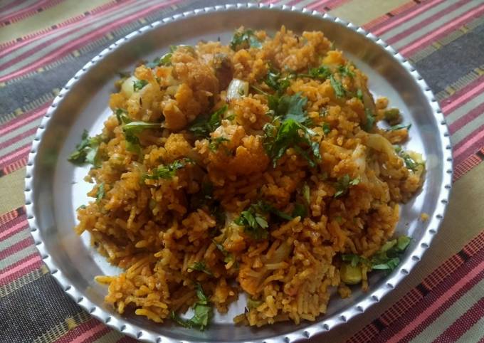 Recipe of Homemade Aloo gobhi matar ka pulao ☺️