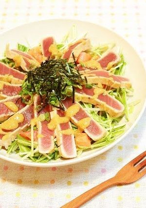 A picture of Tuna Tataki and Mizuna Salad with Garlic-Miso Dressing.