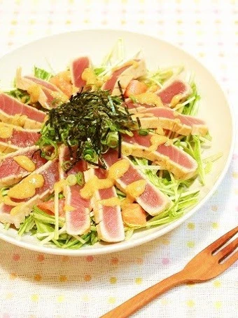 Easy Way Make Recipe Tuna Tataki and Mizuna Salad with Garlic-Miso Dressing that is Really Delicious, Can Spoil the Tongue}