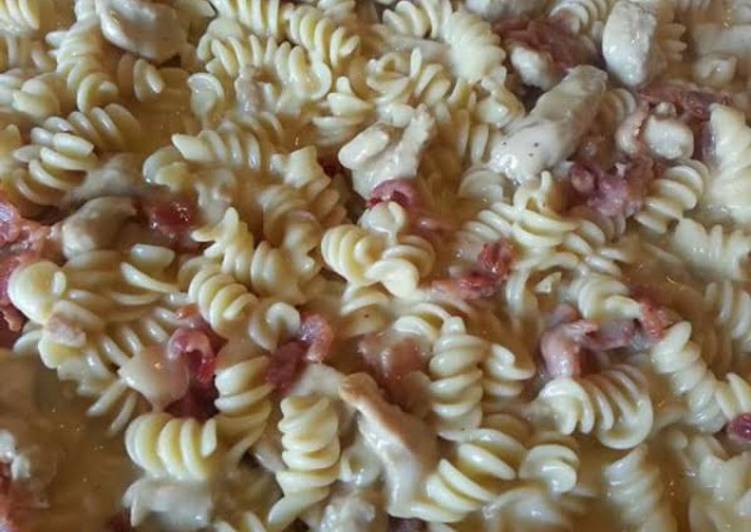 Recipe of Ultimate Creamy chicken and bacon pasta