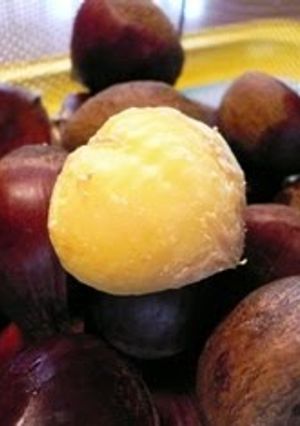 A picture of Easily Peel Chestnuts with a Pressure Cooker.