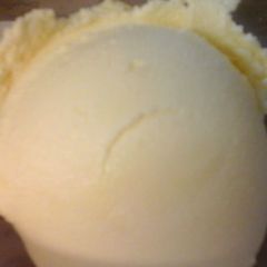 A picture of Vanilla ice cream from Andrew James recipe book 👅.