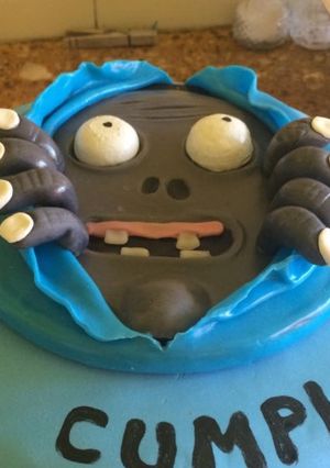 Una foto de Bizcochuelo de vainilla “torta zombi”