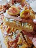 Focaccia con gorgonzola, prosciutto crudo, fichi e miele 🍯